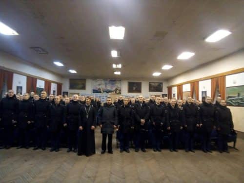 Священник Морского собора приветствовал новобранцев 907-го учебного центра ВМФ