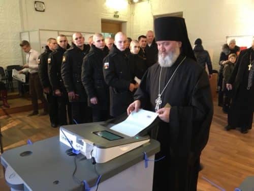 Настоятель Морского собора в Кронштадте проголосовал с моряками Балтийского флота