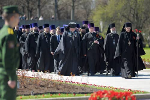 Настоятель Морского собора принял участие в памятной церемонии ко Дню Победы