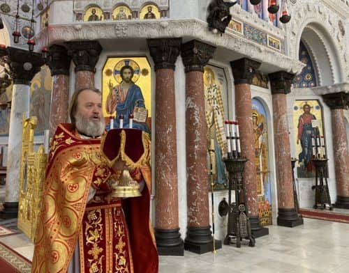 В день памяти преподобного Феодосия Киево – Печерского архимандрит Алексий (Ганьжин) совершил Божественную Литургию